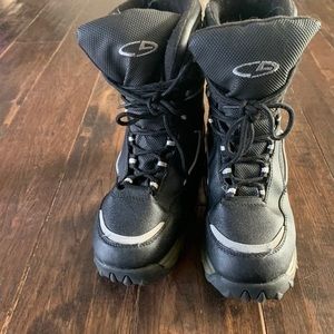 Champion snow boots size 6 Medium